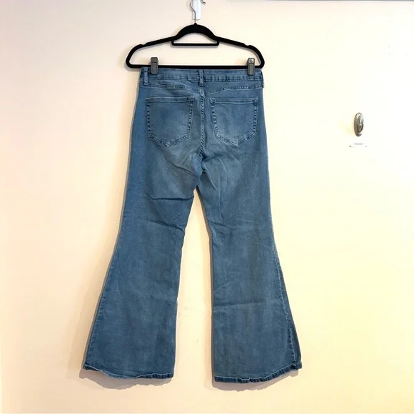 Size 12 Wild Fable High Rise Flare Jeans Like New, Retro Y2K Vibes, Curvy - Picture 2 of 8